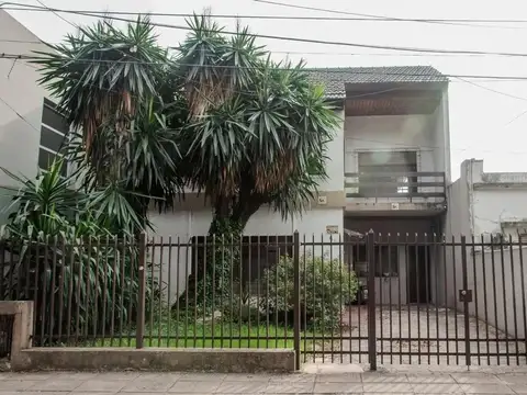 EXCELENTE PROPIEDAD EN MORON NORTE PROXIMA A LA ESTACION