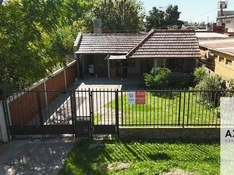 Venta de Casa de 3 Dormitorios con cochera para 2 autos cubiertos