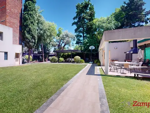 Casa 9 ambientes con 4 baños