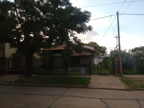 467 700