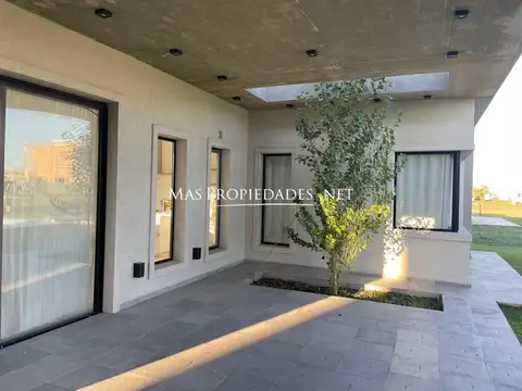 Casa 4 ambientes con 3 baños