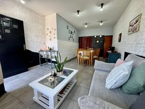 Depto Tipo Casa 4 ambientes con 2 baños