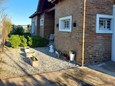 Casa 5 ambientes con 2 baños
