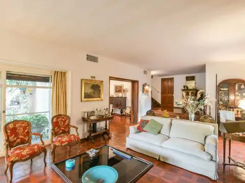 Casa en Alquiler con 1 cochera