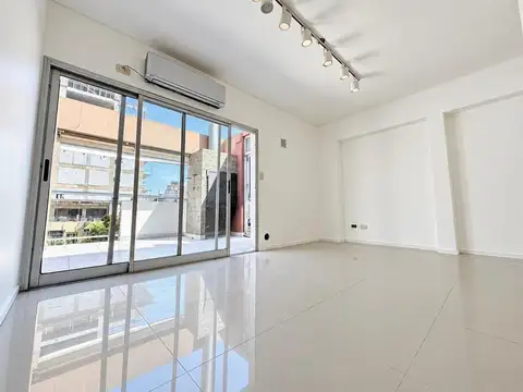 Departamento 2 ambientes con balcón aterrazado y cochera
