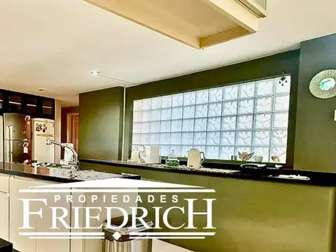 Casa en Venta con 5 cocheras