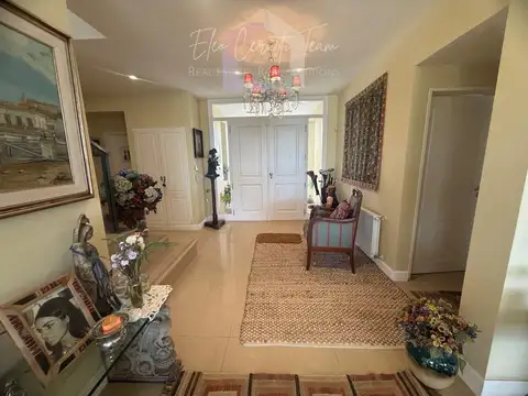 Casa 7 ambientes con 4 baños
