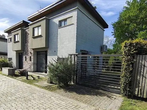 Duplex en alquiler en Jose Hernández de 2 dormitorios en barrio semi cerrado en