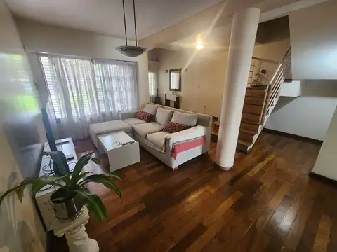 Casa 7 ambientes con 2 baños