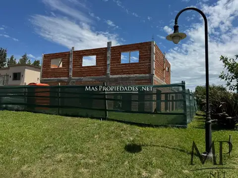 Venta Casa en construcción en Cruz del Sur Canning 100