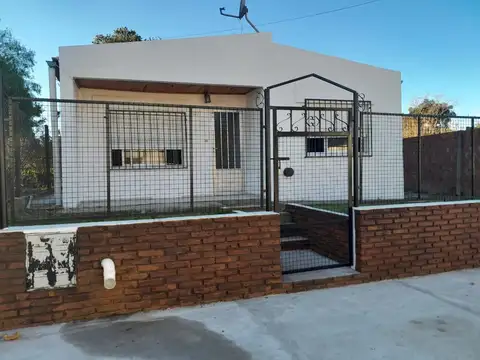 Casa - Alquiler - Argentina, Nogoyá - MENDOZA 1077