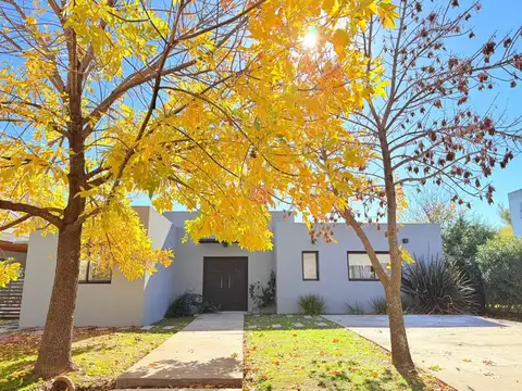 Casa en Alquiler de 3 dormitorios