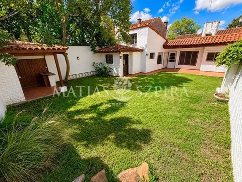 VENTA | CASA EN CASTELAR NORTE JARDÍN, PARRILLA, APTA CRÉDITO