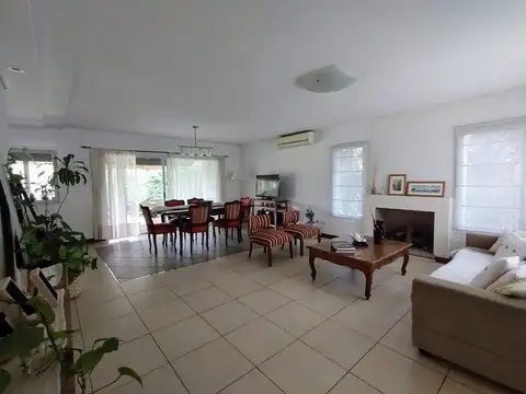 Casa en Venta con 5 cocheras
