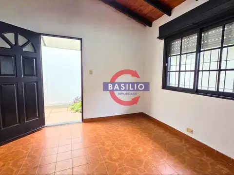 ALQUILER | PH AL FRENTE DE 1 AMBIENTE Y MEDIO CON PATIO EN VILLA ADELINA