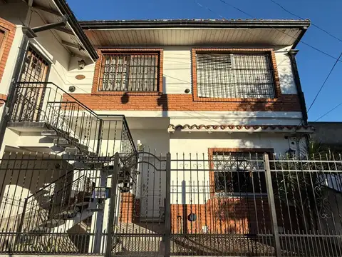 Ph al frente tres ambientes con patio
