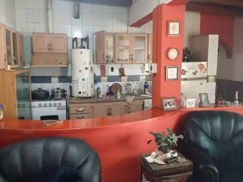 Casa 5 ambientes con 1 baño