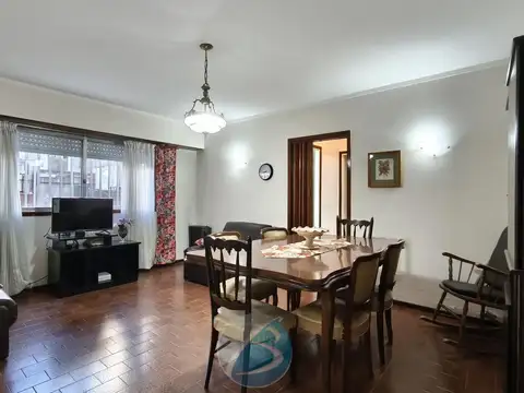 Av. Pedro Luro al 2500