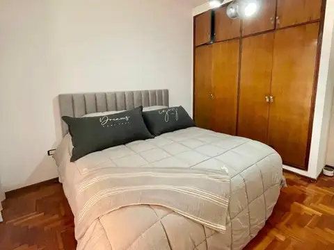 Casa de 5 ambientes en esquina, Lomas del Mirador!