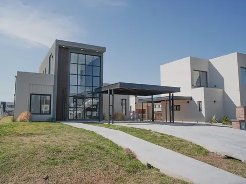 Casa en Alquiler en El Aljibe, USD 1.400