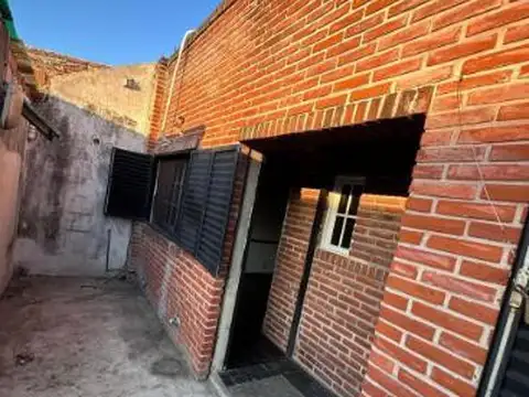 Casa en alquiler - 2 Dormitorios 1 Baño - Avellaneda