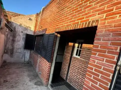 Casa en alquiler - 2 Dormitorios 1 Baño - Avellaneda