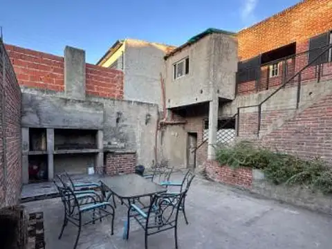 Casa en alquiler - 2 Dormitorios 1 Baño - Avellaneda