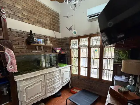Casa 8 ambientes con 3 baños