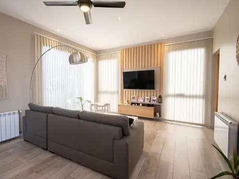 Casa 5 ambientes con 2 baños