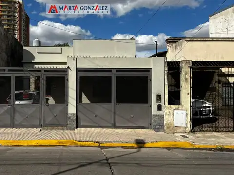 RAMOS MEJIA NORTE CASA EN PLANTA CON GRAN FONDO LIBRE