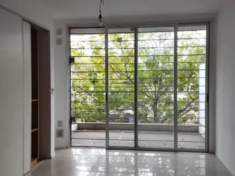 MONOAMBIENTE CON PILETA 1º PISO FRENTE