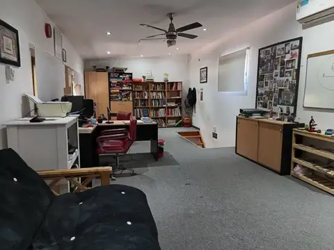 Casa 11 ambientes con 2 baños