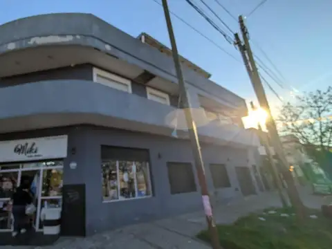 Tuyuti 1800, Piso 1°