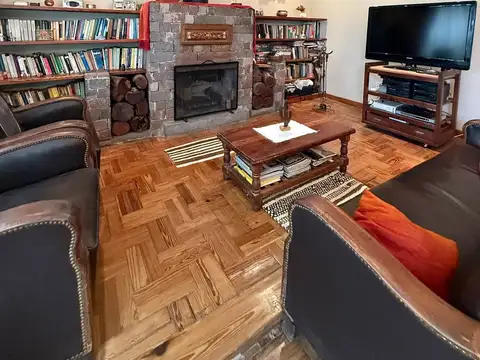 Casa 5 ambientes con 2 baños