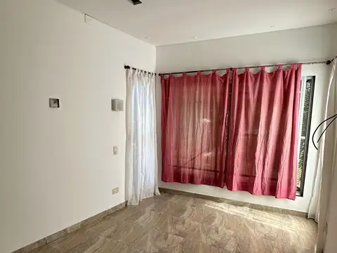 Dúplex 3 Ambientes en Alquiler con Cochera y Fondo – Temperley