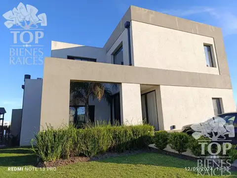 Casa en venta a la laguna