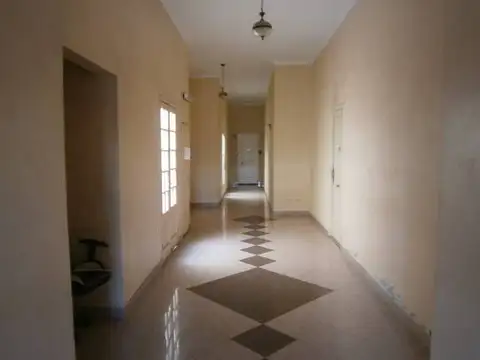 Avenida Mitre 2000, Piso 1