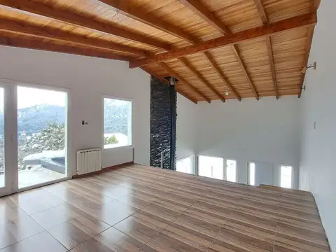 Casas con vista al lago y las montañas