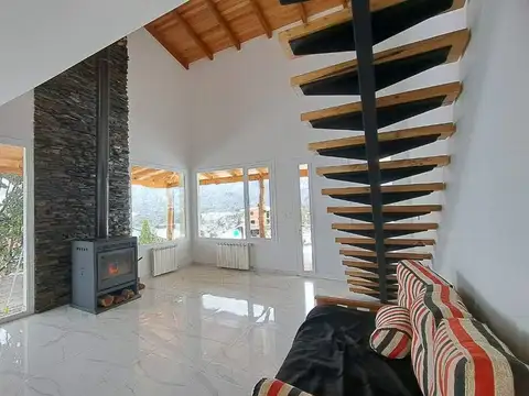 Casa 8 ambientes con 4 baños