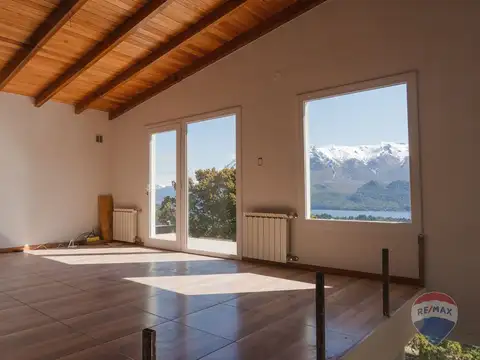 Casa 8 ambientes con 4 baños