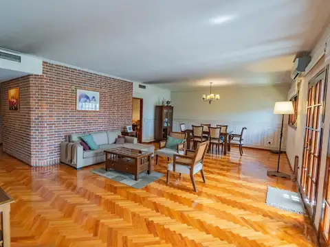 Casa 6 ambientes con 4 baños