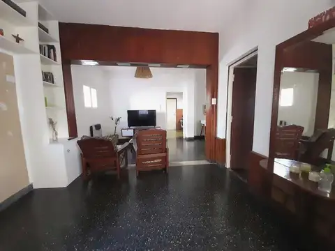 Casa 5 ambientes con 1 baño