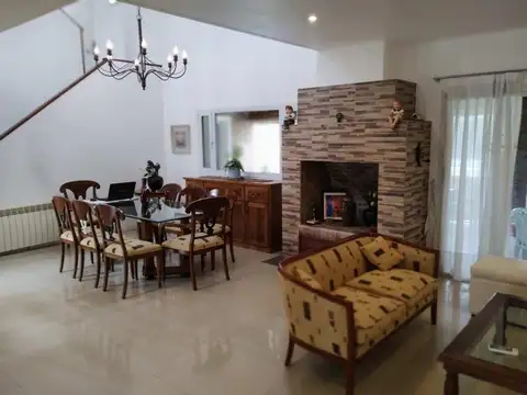 Espectacular Casa en Club de Campo "Los Puentes" Lujan