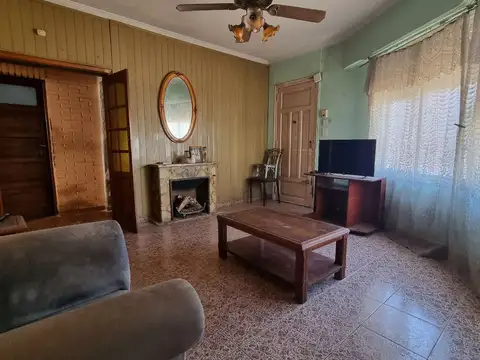VENTA CASA 5 AMBIENTES CON COCHERA REM. ESCALADA