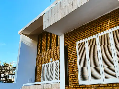 IMPORTANTE CASA LUMINOSA - REPÚBLICA DE LA SEXTA