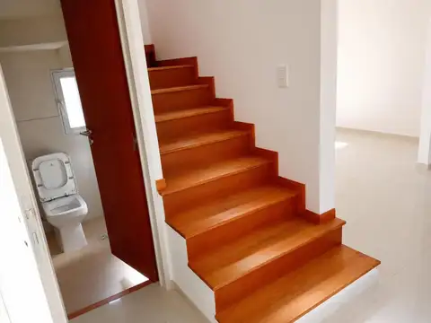Casa en Alquiler con 1 cochera