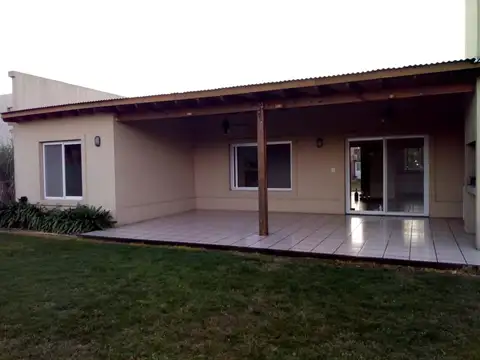 Casa en Alquiler de 3 dormitorios