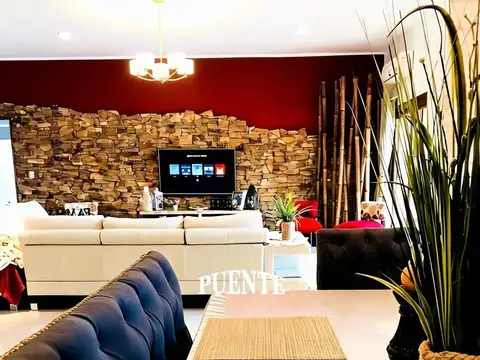 Casa en Venta con 2 cocheras