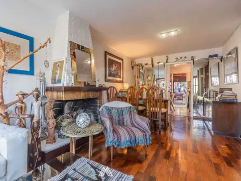 VENTA CASA EN POCITOS CON COCHERA Y PATIO