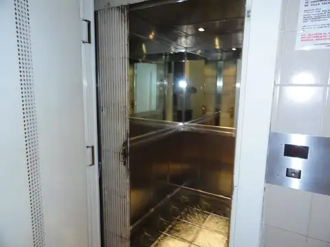 EXCELENTE 3 AMB 82 M² SOBRE AV. GRAL. PAZ  c/COCHERA